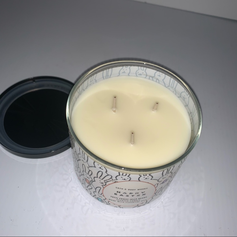 Bath & Body Works Happy Easter 3-Wick Candle - Picture 2 of 4